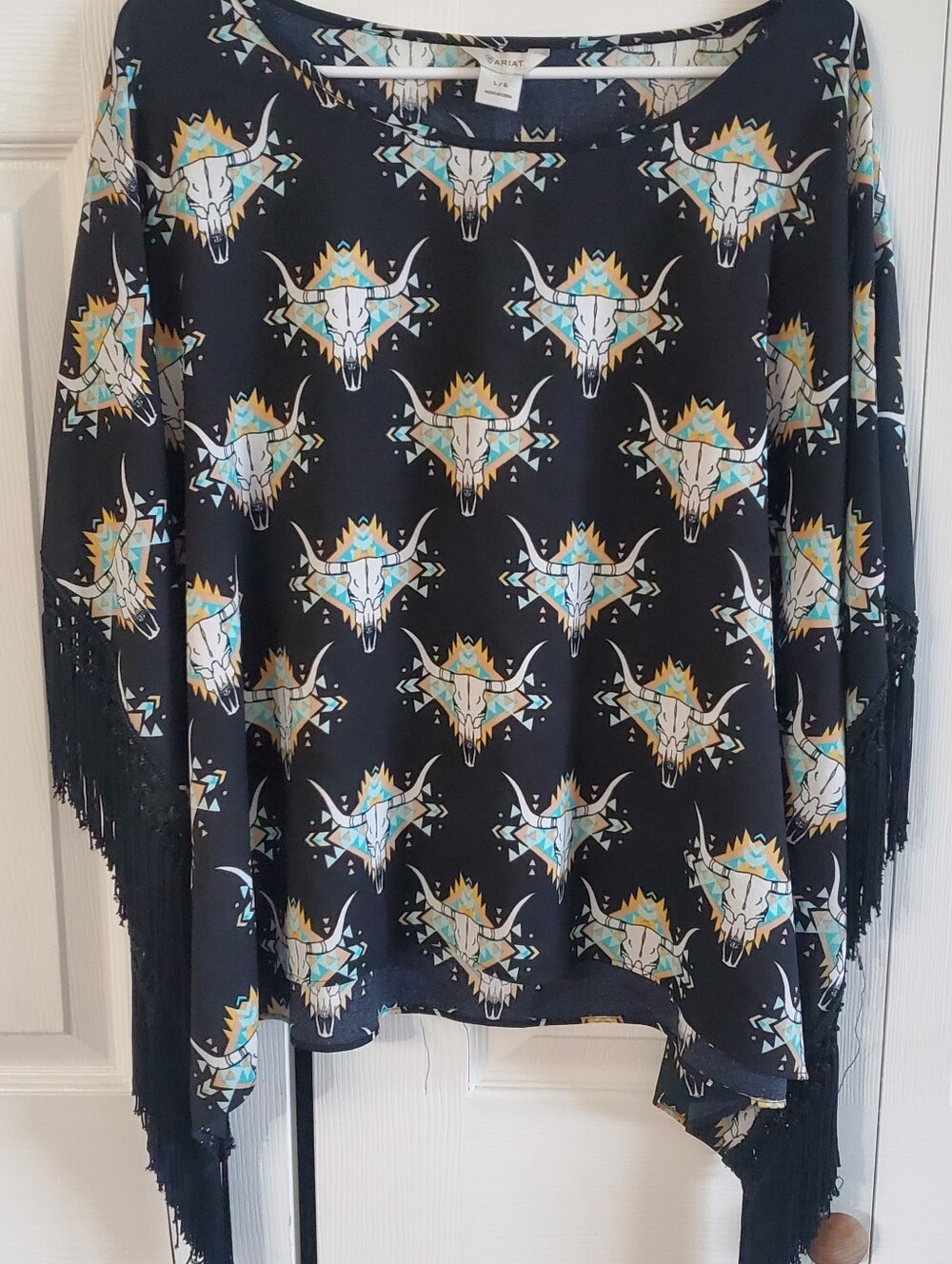 ARIAT OVERSIZED LARGE FRINGE PONCHO TOP. BULL SKULL GEOMETRIC AZTEC TOP.